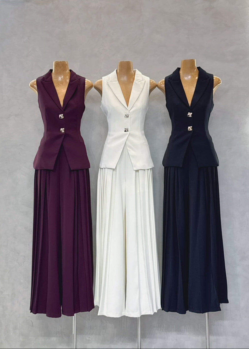COMING SOON / ADR Sleeveless V Neck Top With Pleated Pant Set In Maroon