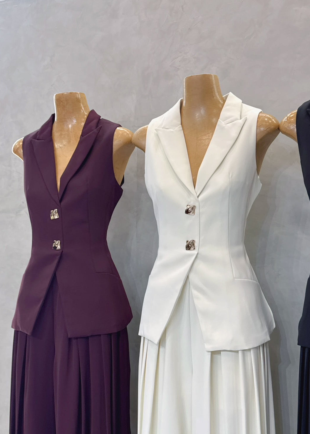 COMING SOON / ADR Sleeveless V Neck Top With Pleated Pant Set In Maroon
