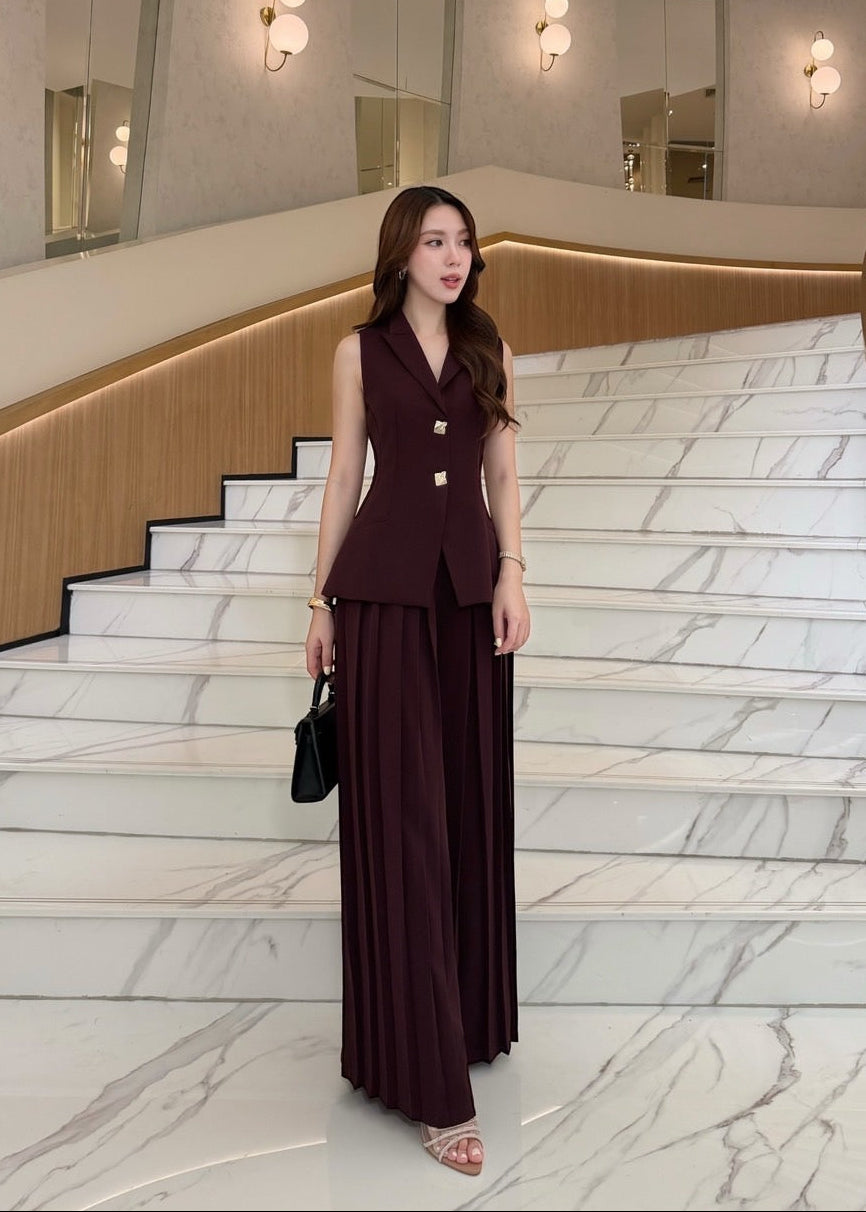 COMING SOON / ADR Sleeveless V Neck Top With Pleated Pant Set In Maroon