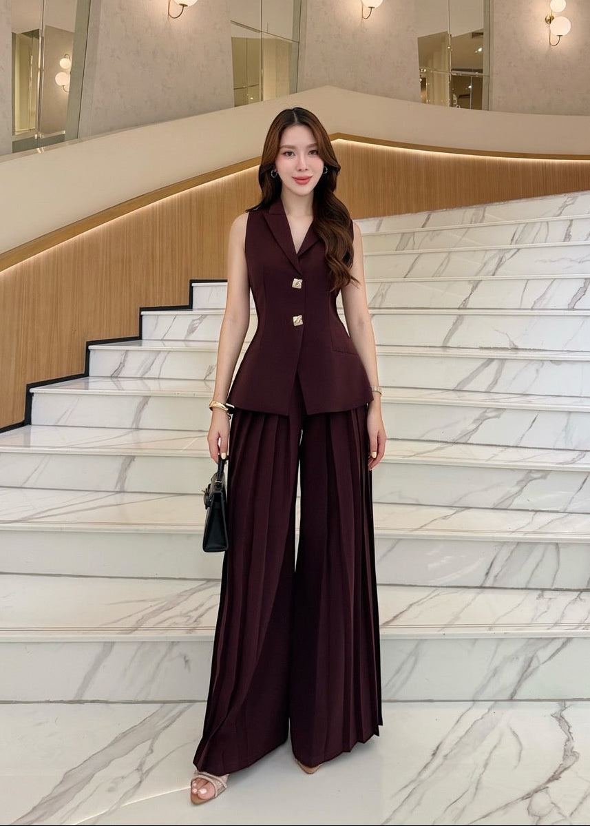 COMING SOON / ADR Sleeveless V Neck Top With Pleated Pant Set In Maroon