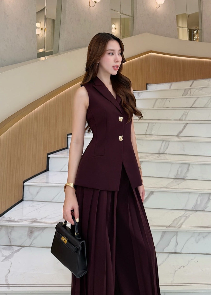 COMING SOON / ADR Sleeveless V Neck Top With Pleated Pant Set In Maroon