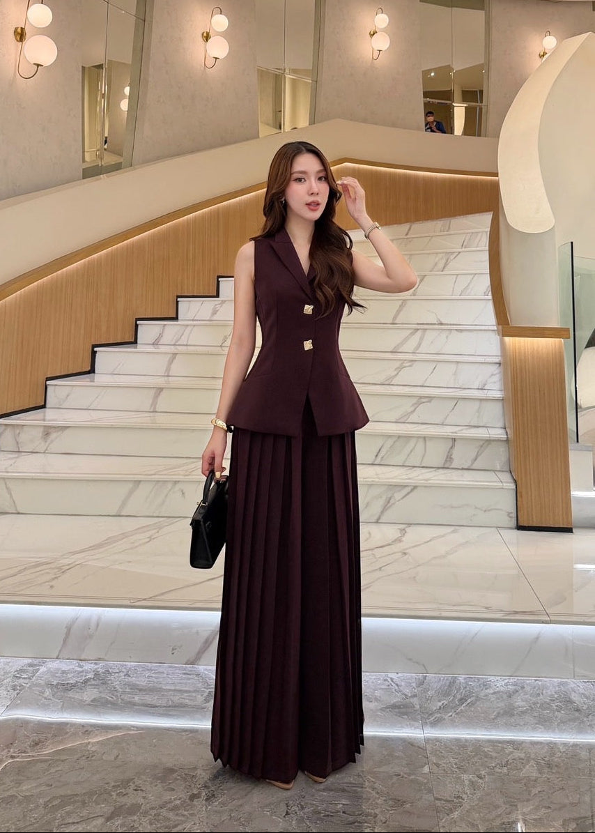 COMING SOON / ADR Sleeveless V Neck Top With Pleated Pant Set In Maroon