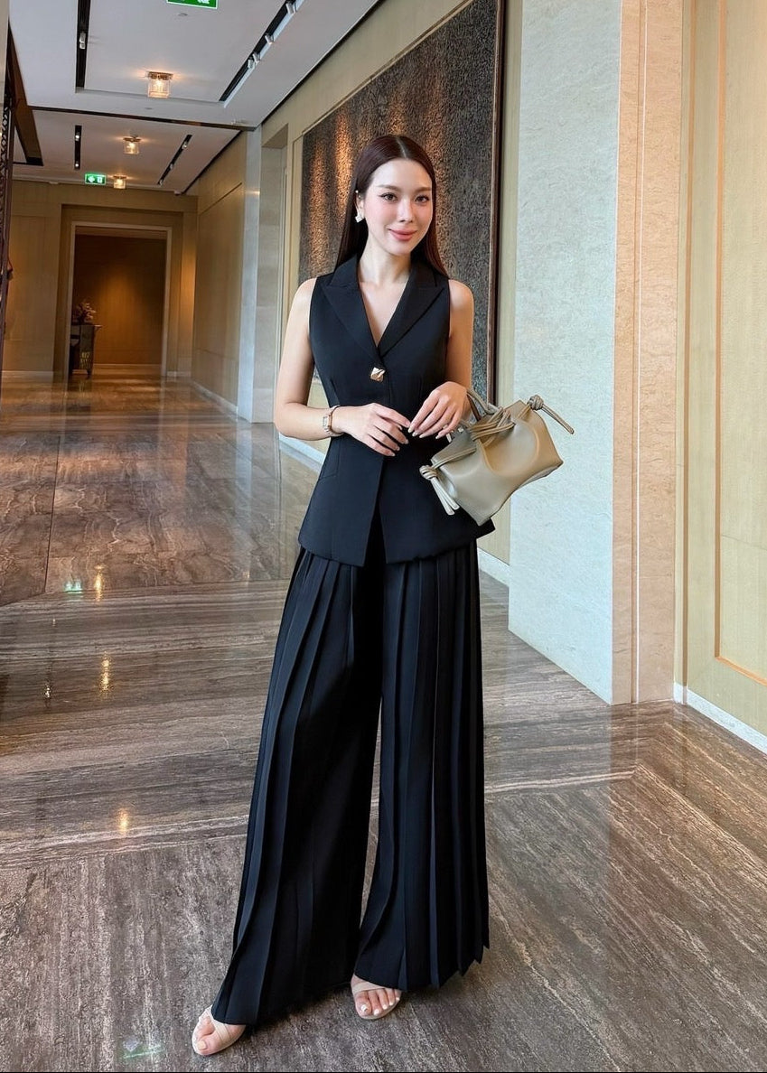 COMING SOON / ADR Sleeveless V Neck Top With Pleated Pant Set In Black