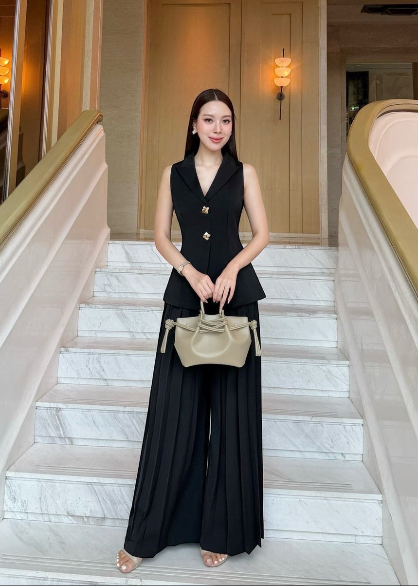 COMING SOON / ADR Sleeveless V Neck Top With Pleated Pant Set In Black