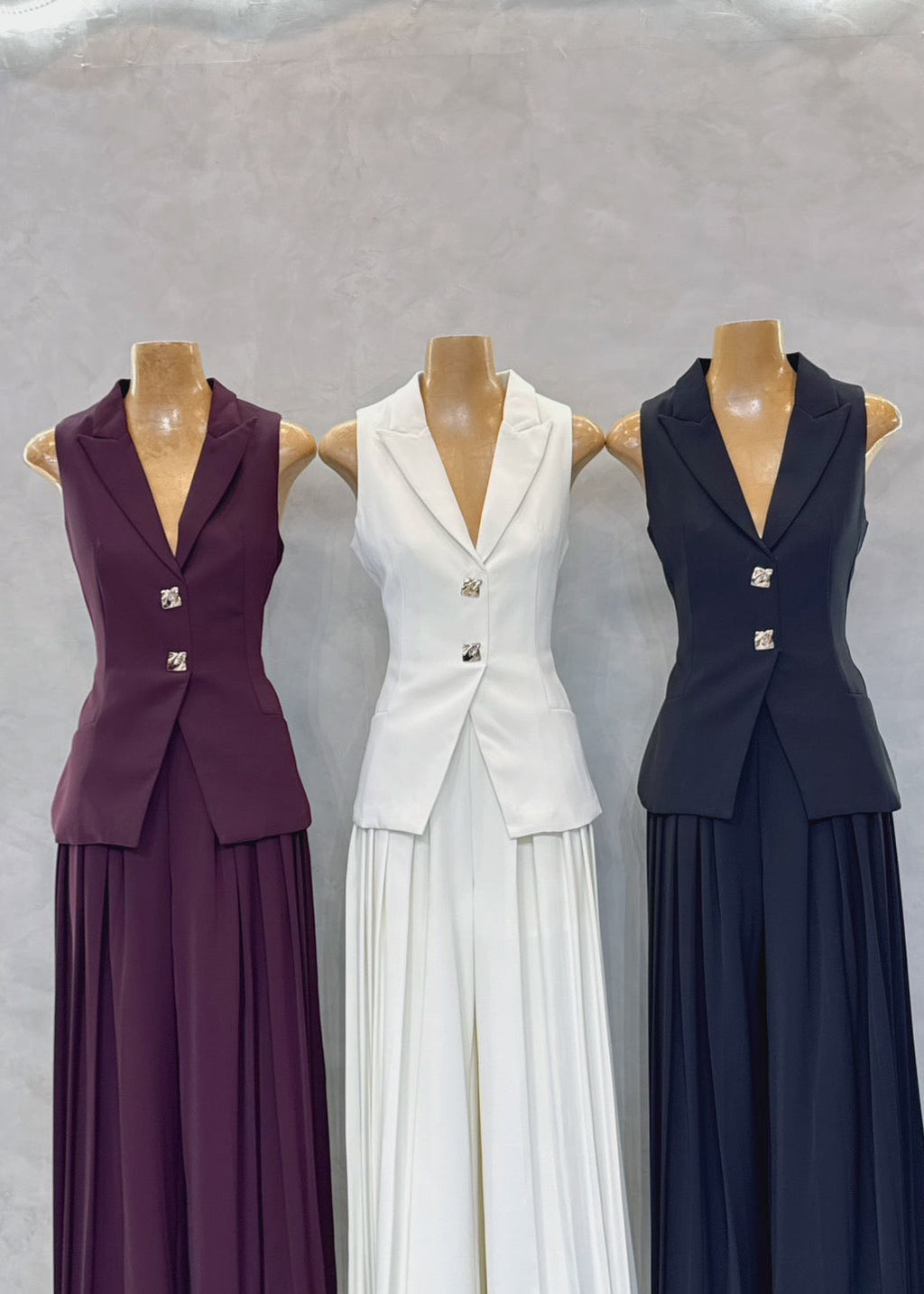 COMING SOON / ADR Sleeveless V Neck Top With Pleated Pant Set In Maroon