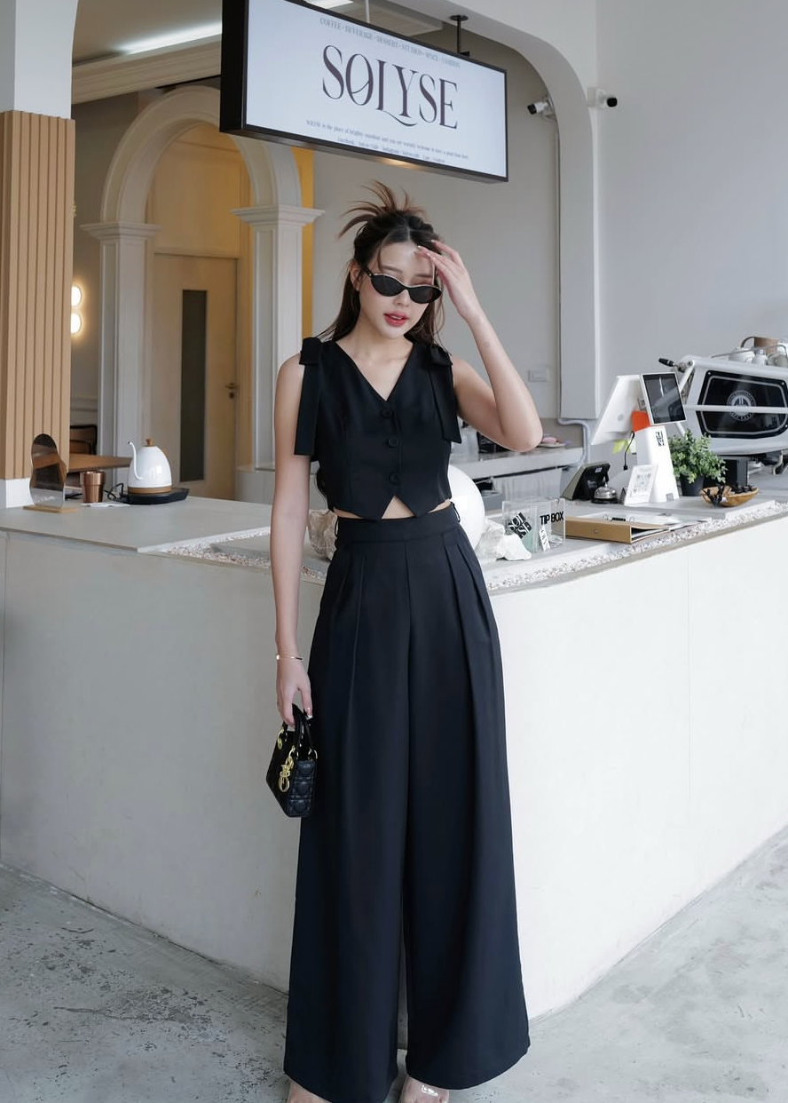 4815  Cropped Vest  Set In Black