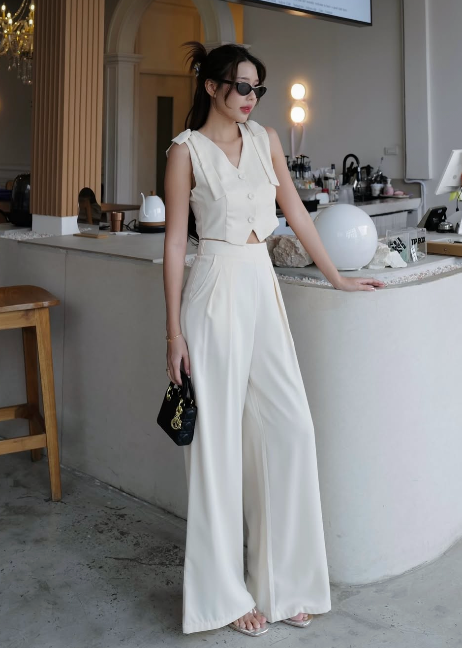 4815 Cropped Vest Set In Beige