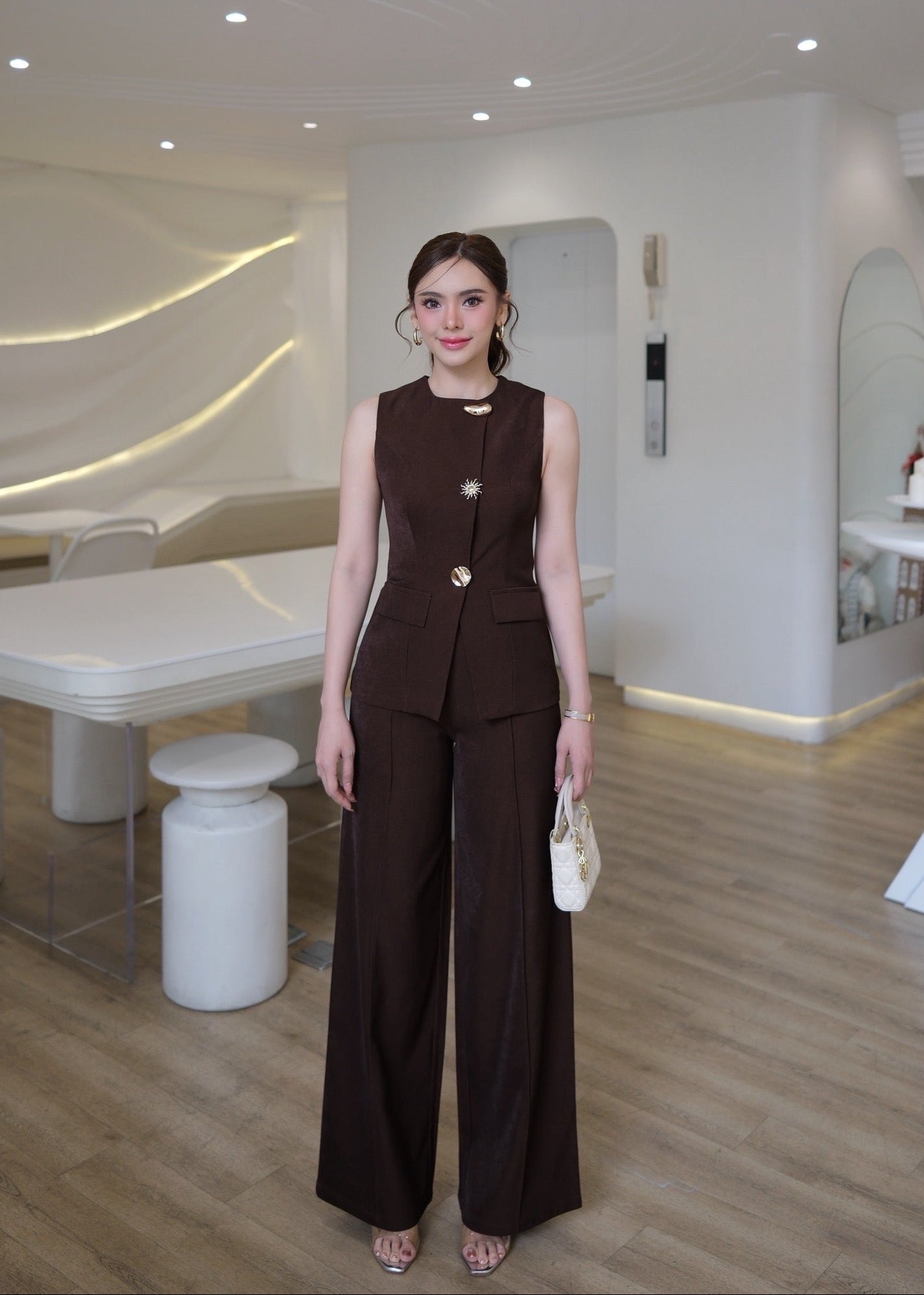 5508 Sleeveless Vest Set In Brown