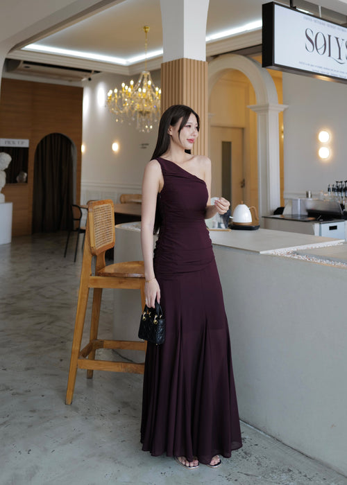 5043 One Shoulder Chiffon Dress In Maroon