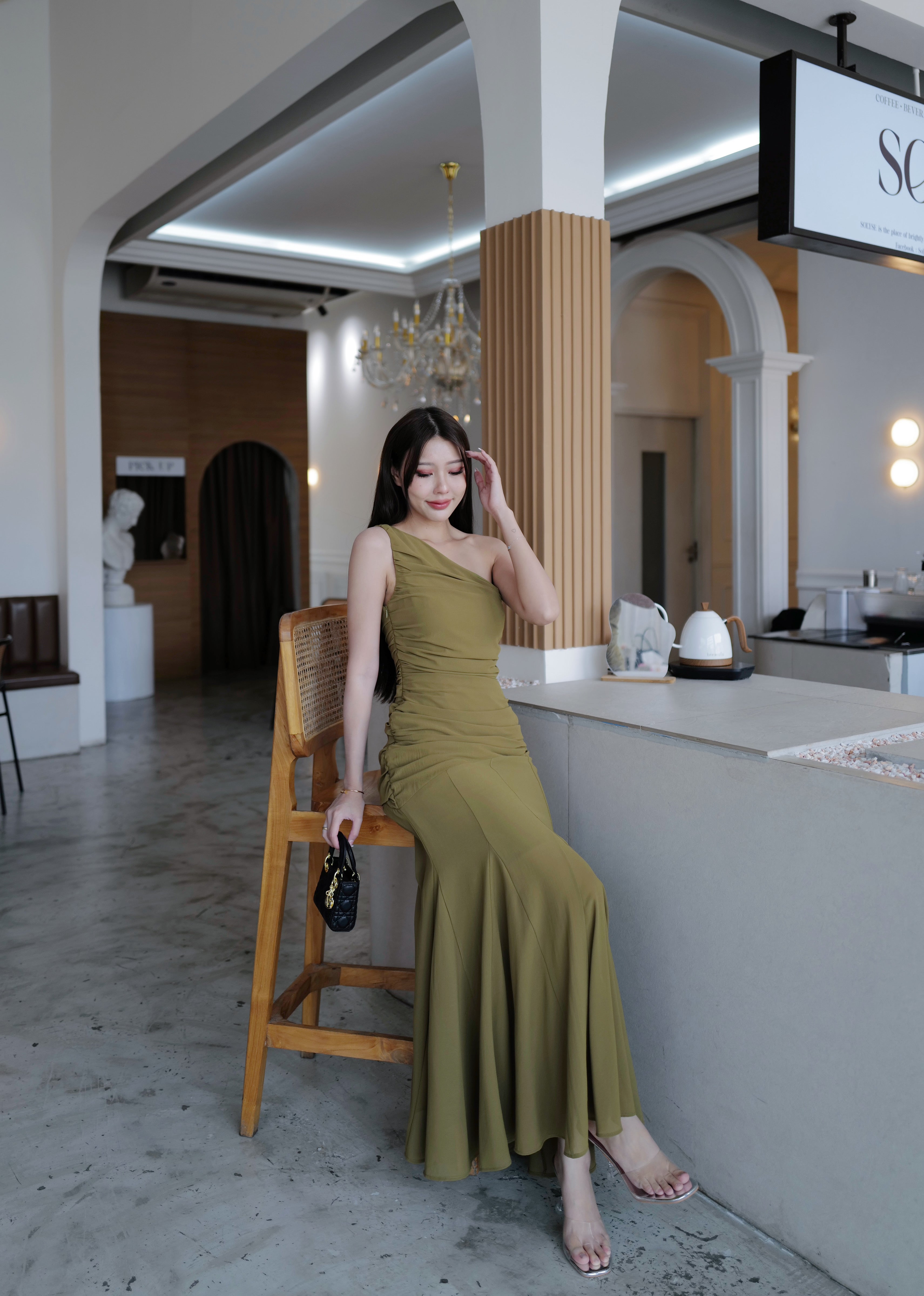 5043 One Shoulder Chiffon Dress In Green
