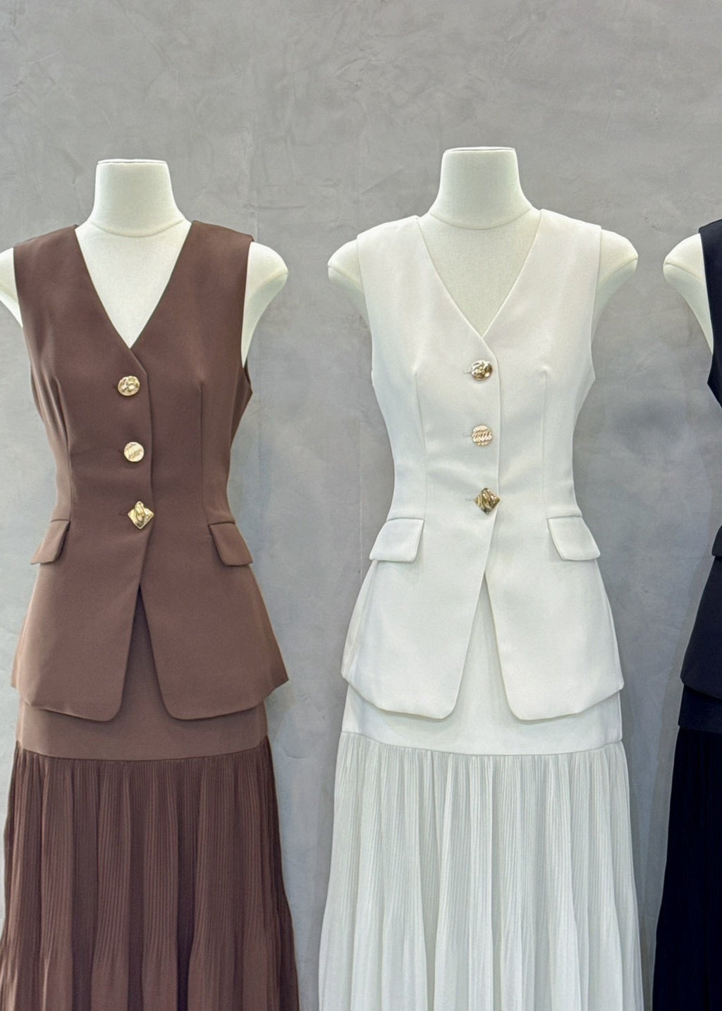 ADR Sleeveless V Neck Set In Cream