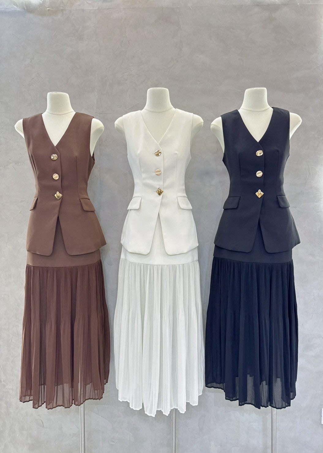 ADR Sleeveless V Neck Set In Cream