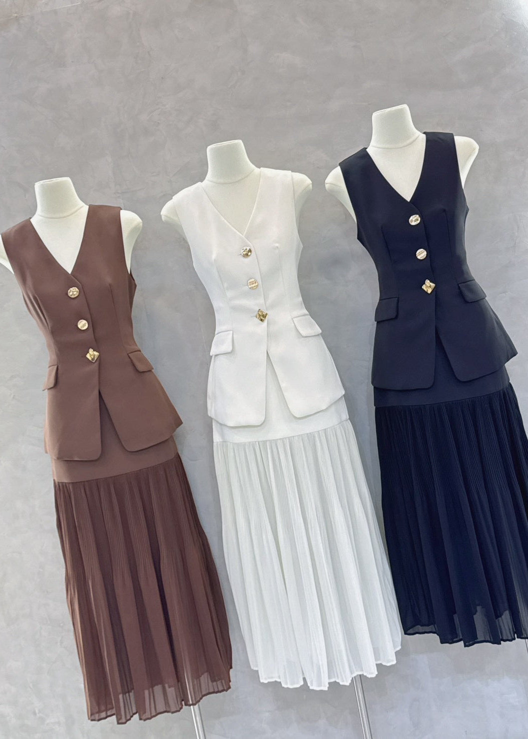 ADR Sleeveless V Neck Set In Cream