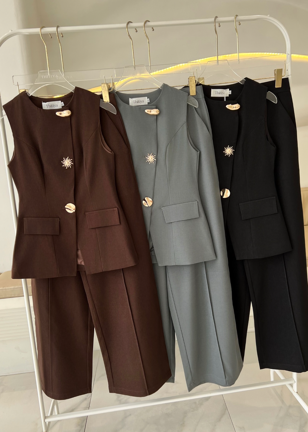 5508 Sleeveless Vest Set In Black