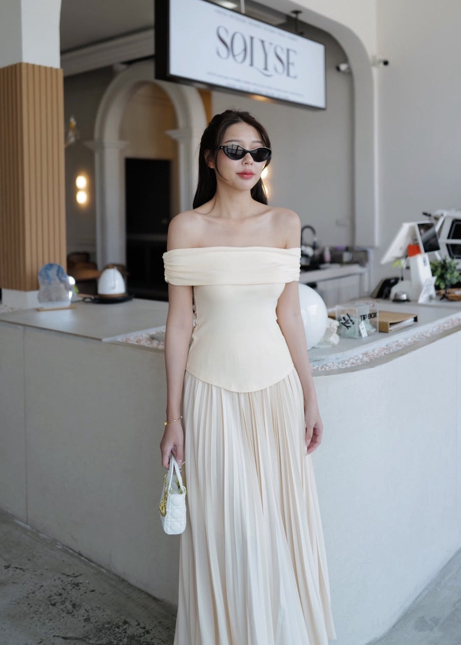 9802 Off-Shoulder Set In Cream
