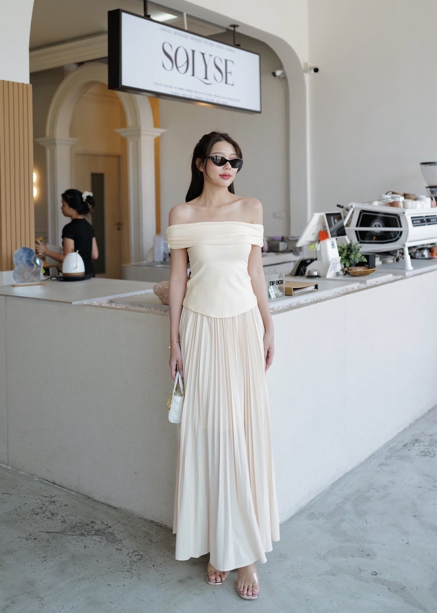 9802 Off-Shoulder Set In Cream