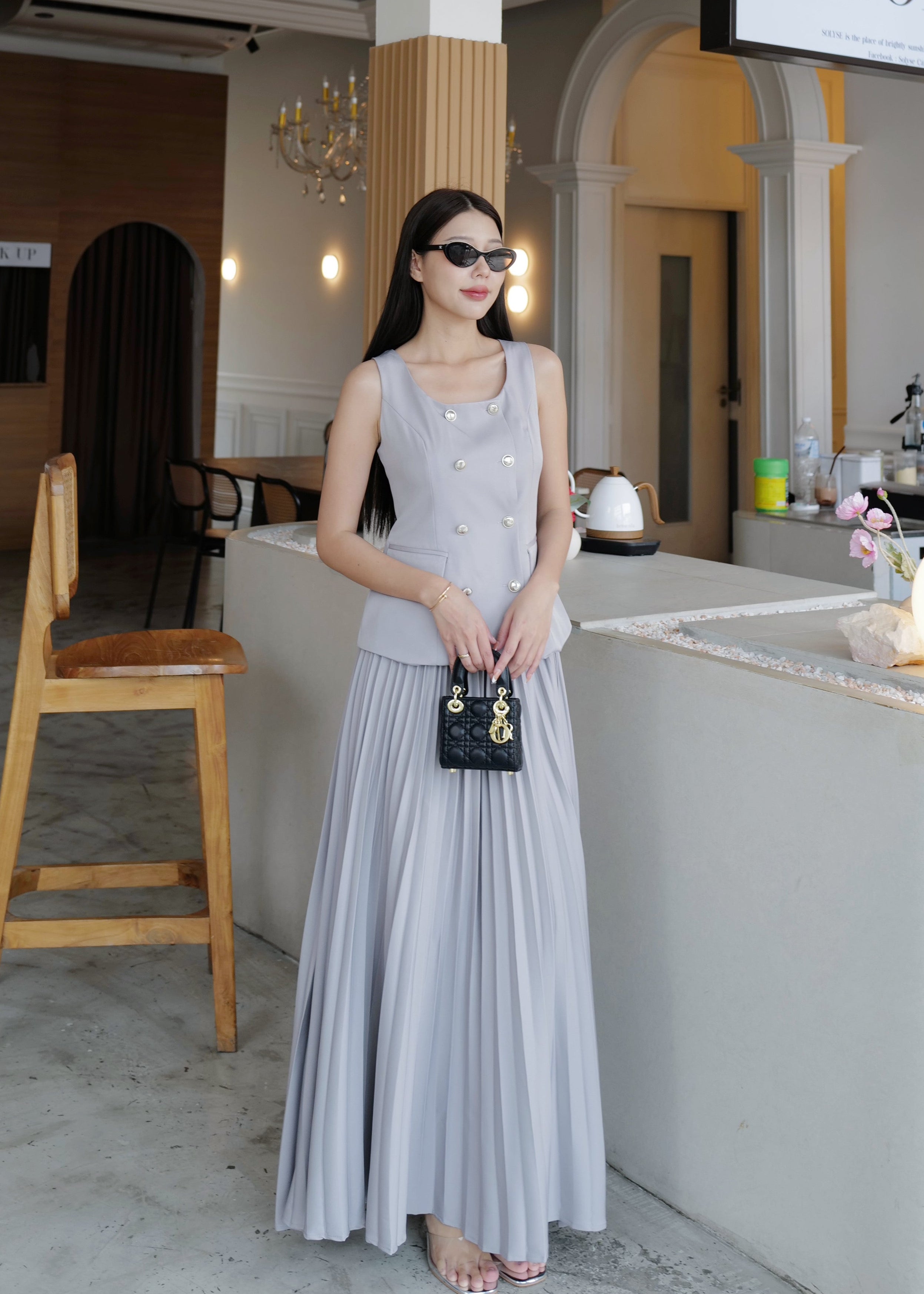 4743 Waistcoat With Pleated Skirt In Grey