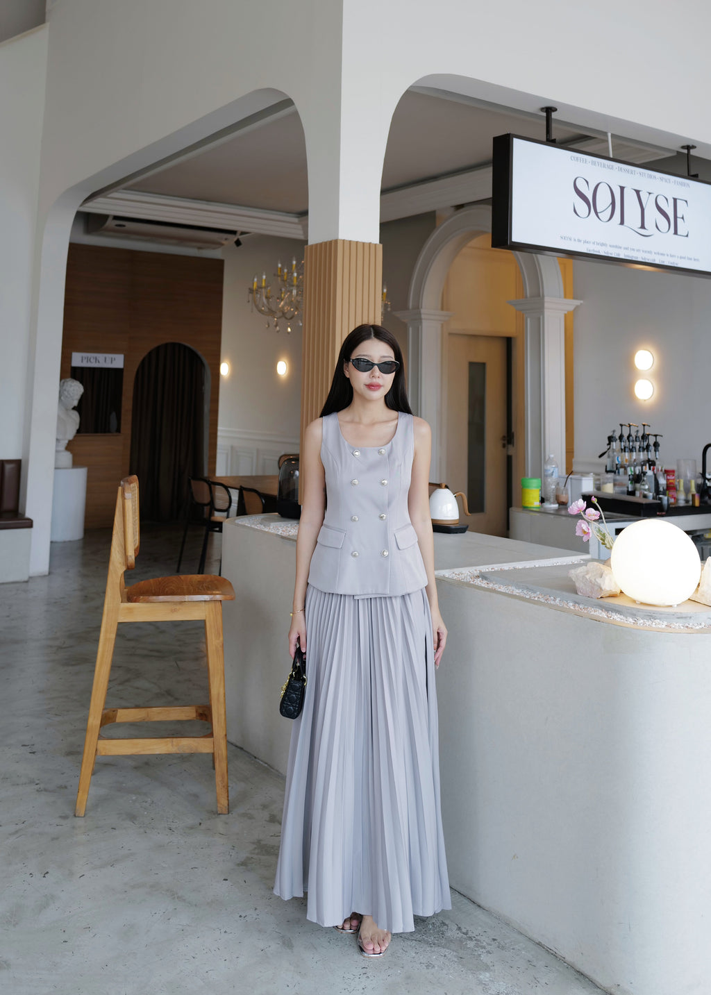 4743 Waistcoat With Pleated Skirt In Grey