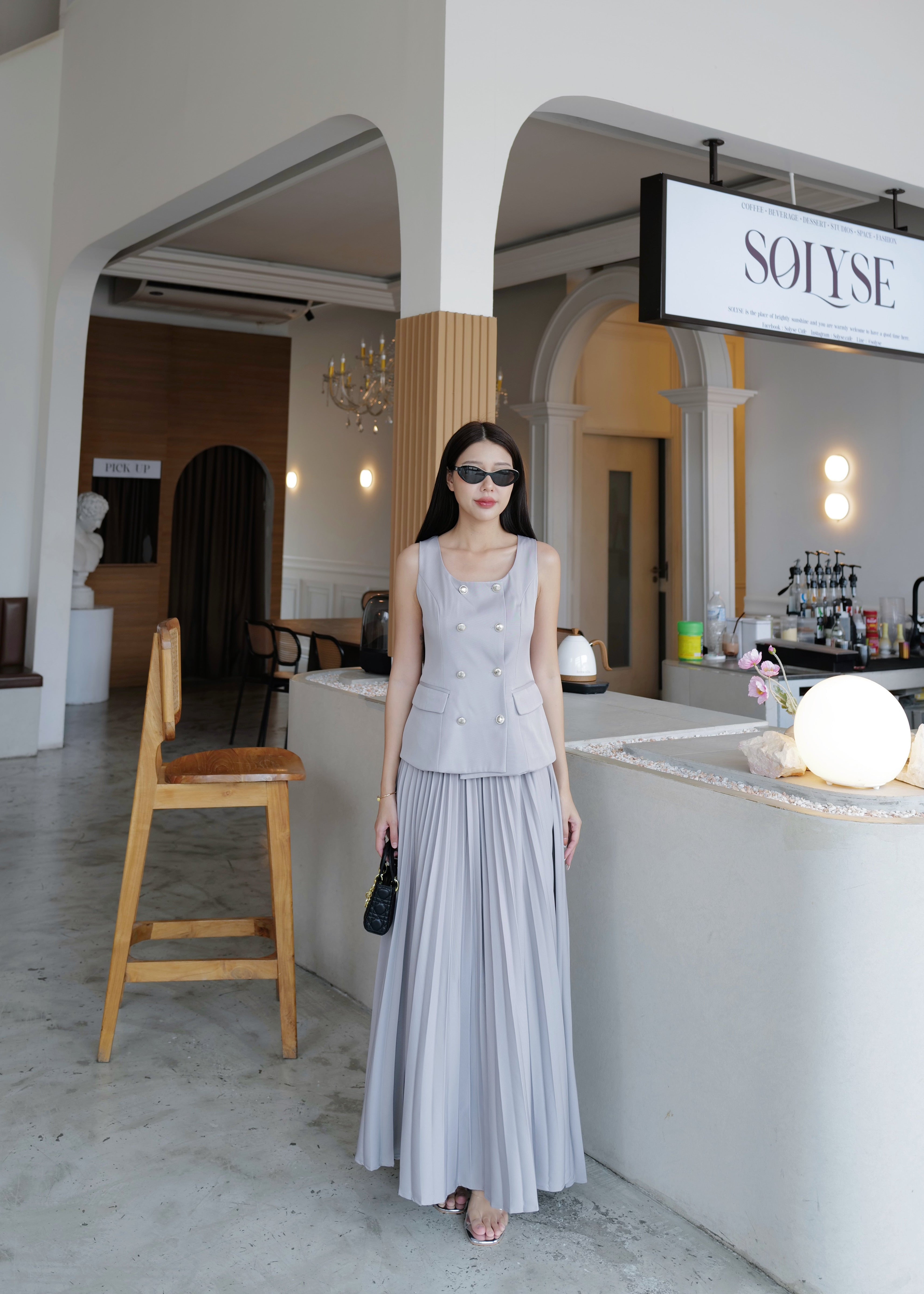 4743 Waistcoat With Pleated Skirt In Grey