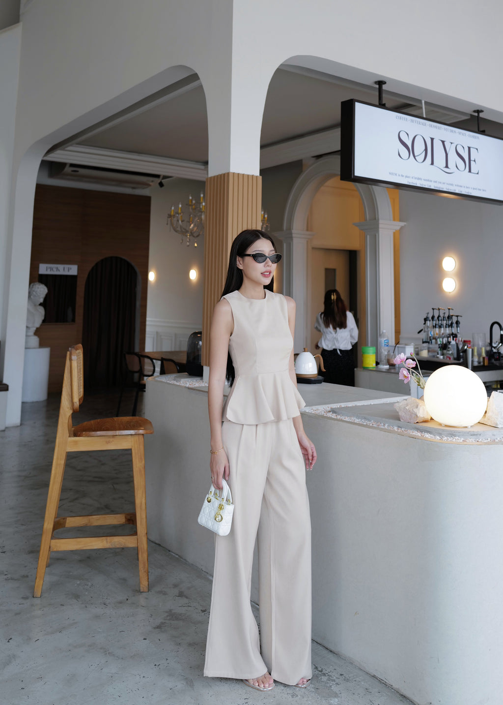 5195 Sleeveless Round Neck  Set In Cream