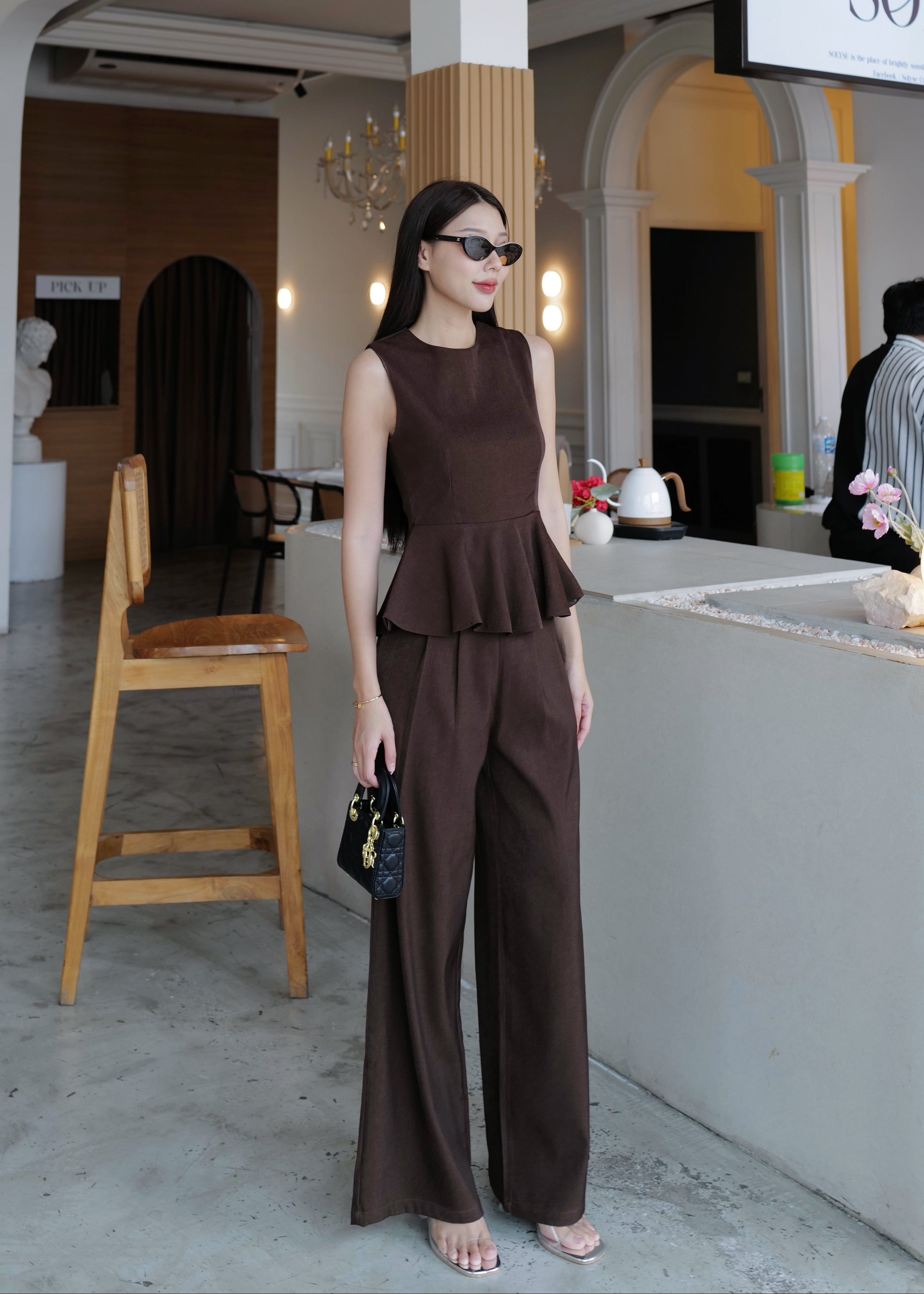 5195 Sleeveless Round Neck Set In Brown
