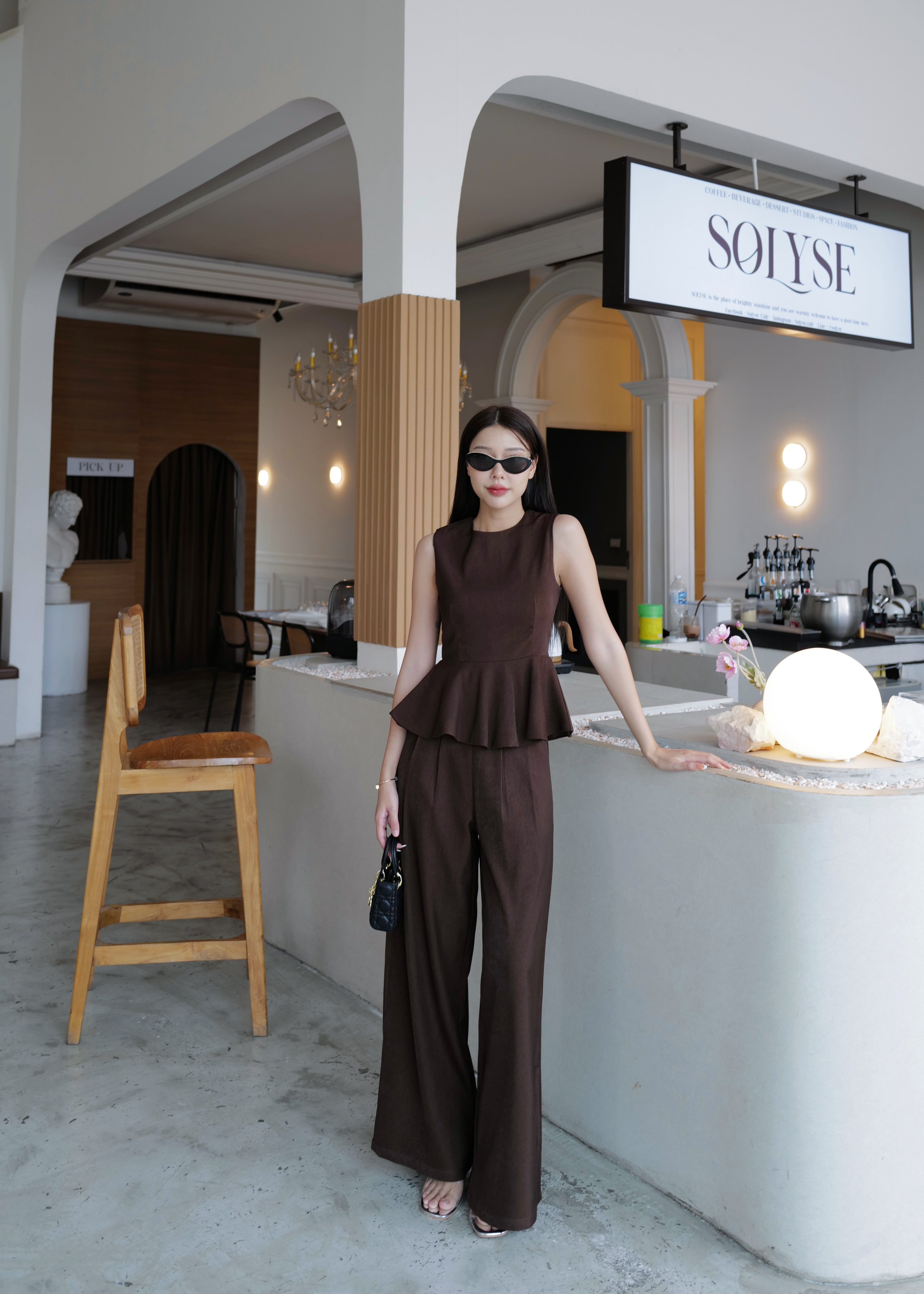 5195 Sleeveless Round Neck Set In Brown