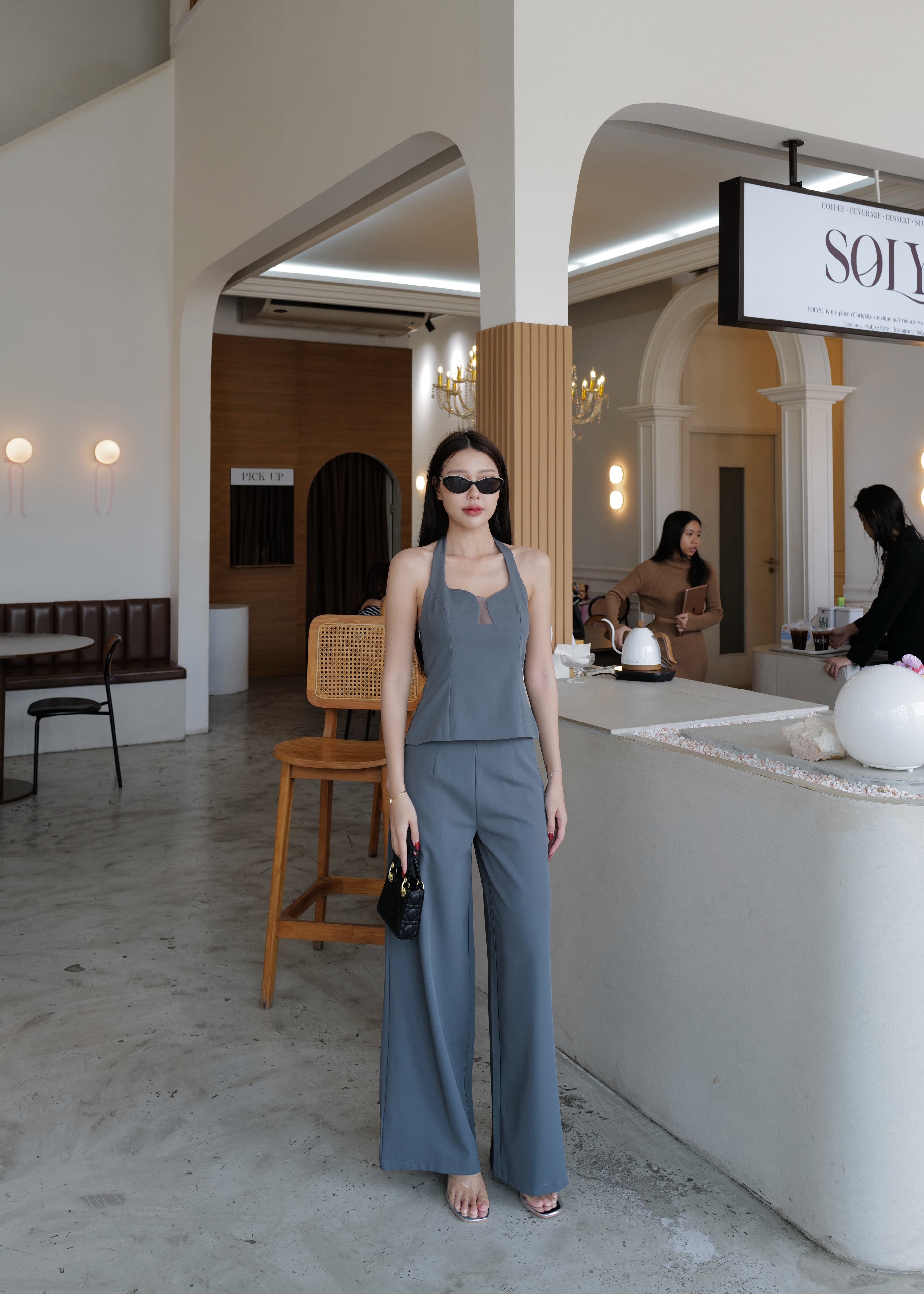 9867 The Low Cut Set In Grey