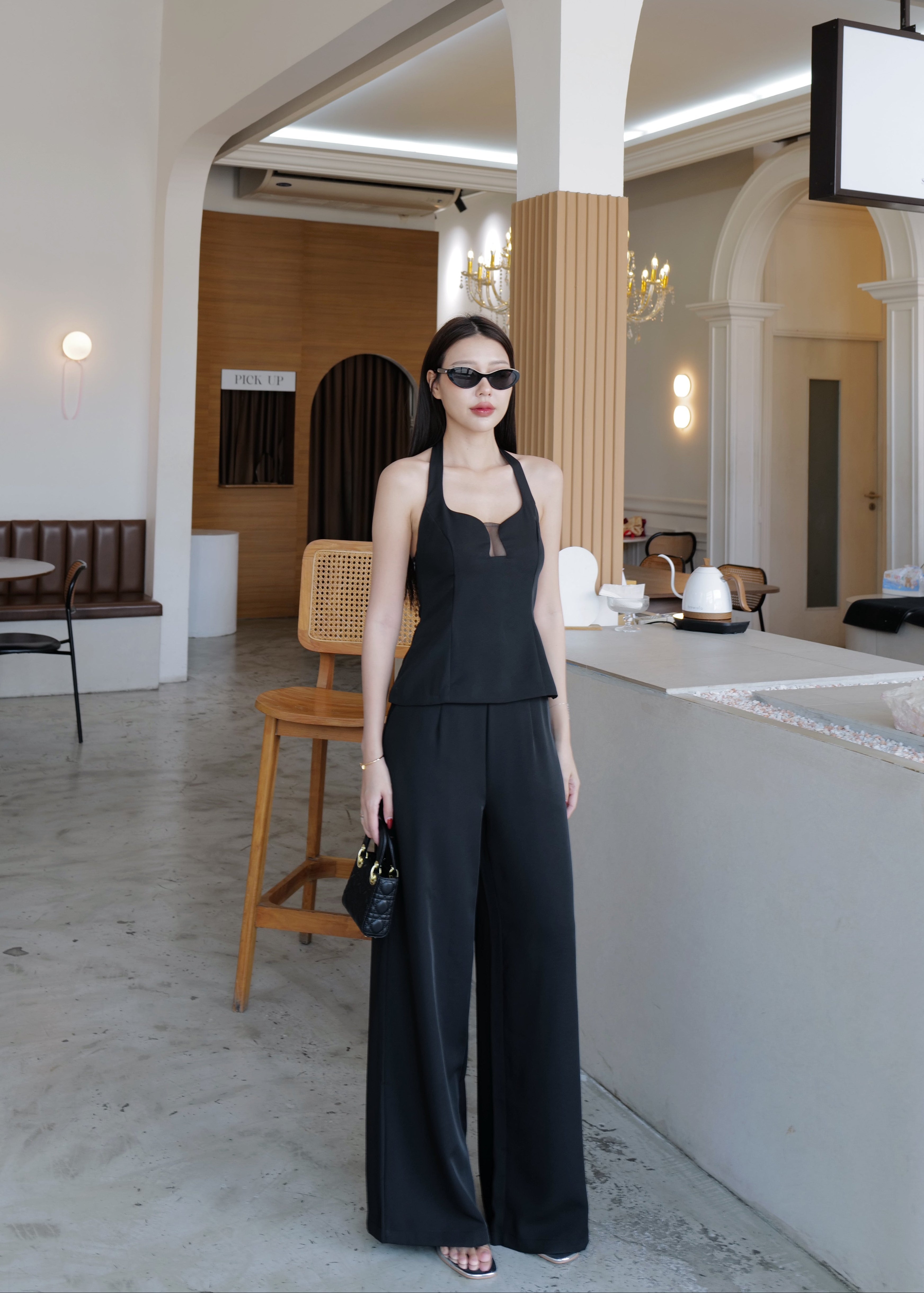 9867 The Low Cut Set In Black