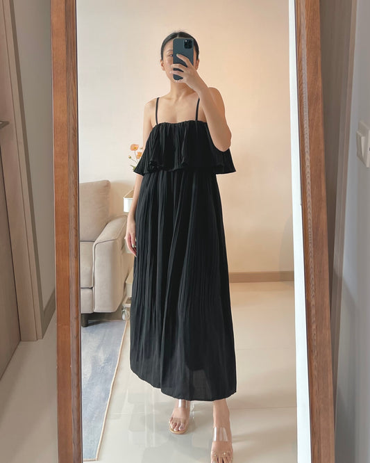 OVERLAY PLEATED IN BLACK