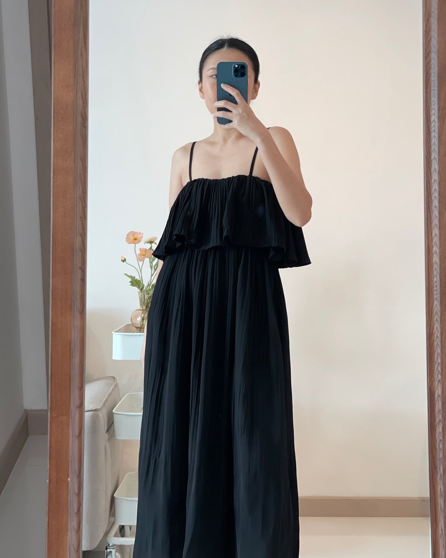 OVERLAY PLEATED IN BLACK