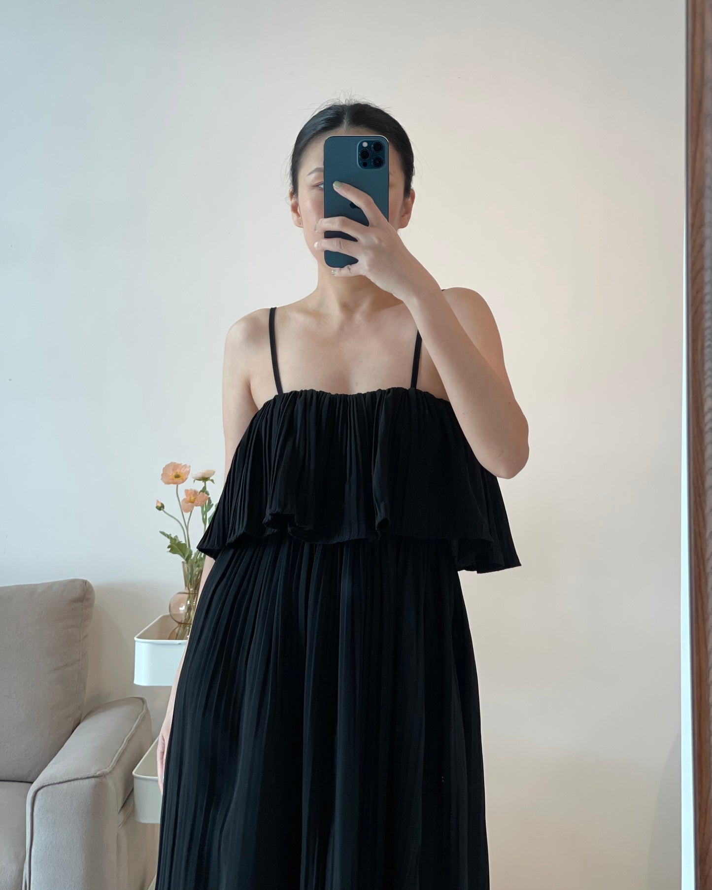 OVERLAY PLEATED IN BLACK